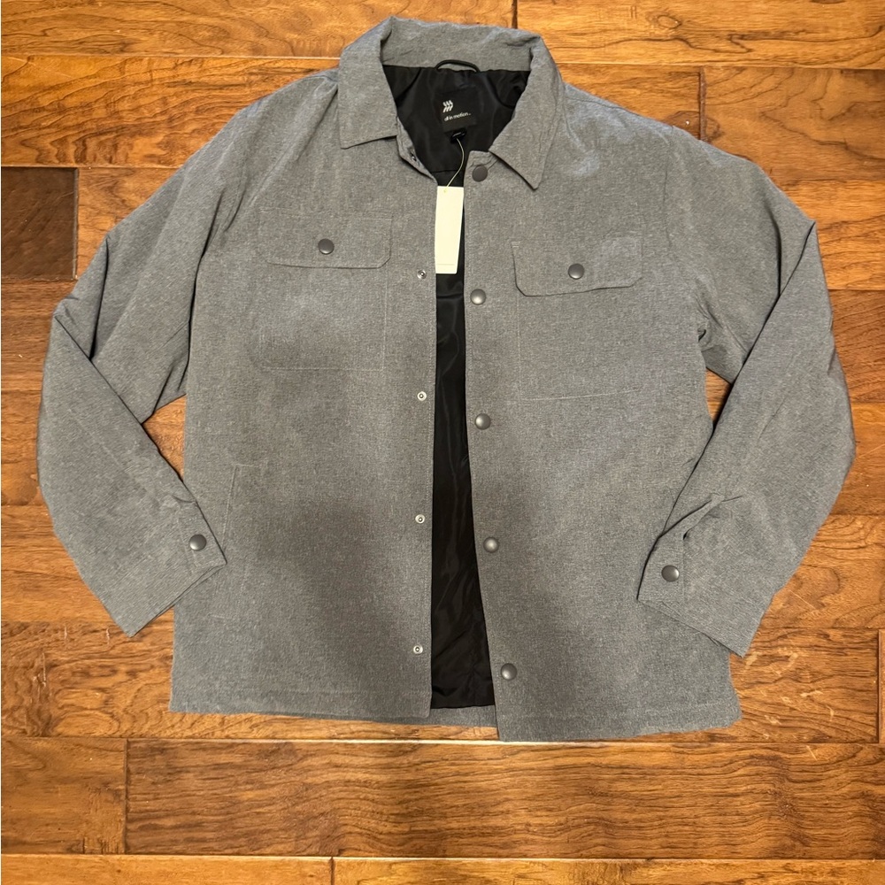 All in motion
Men’s insulated jacket 🧥 
NWT!
Size: L